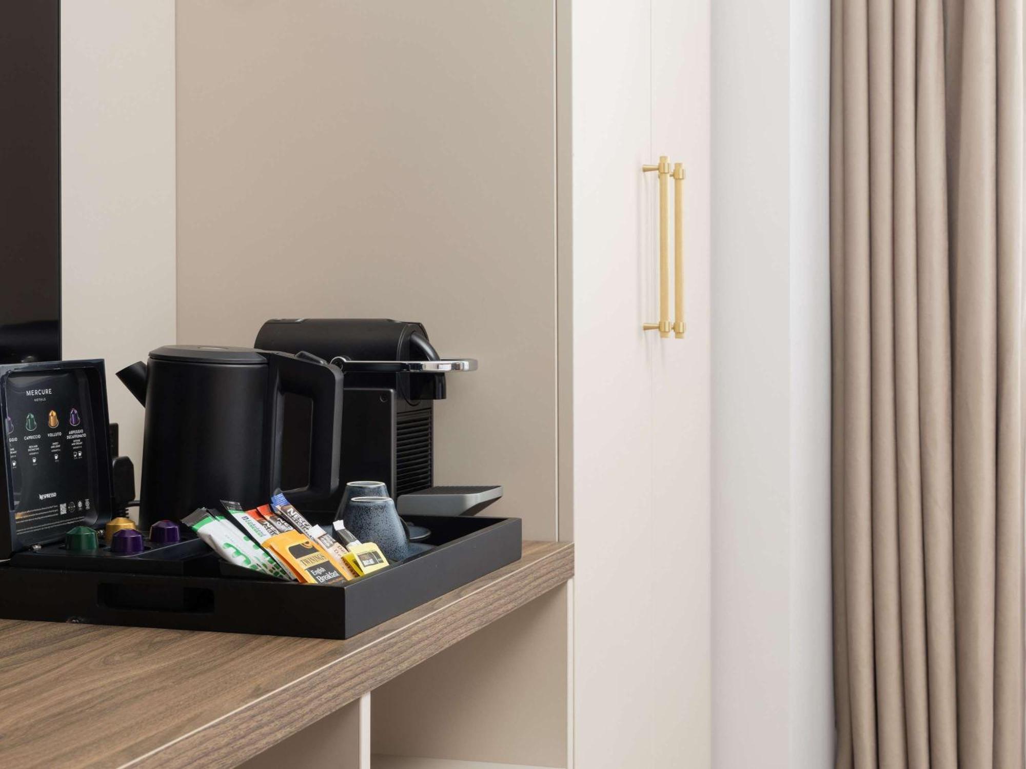 Mercure London Earls Court Екстериор снимка