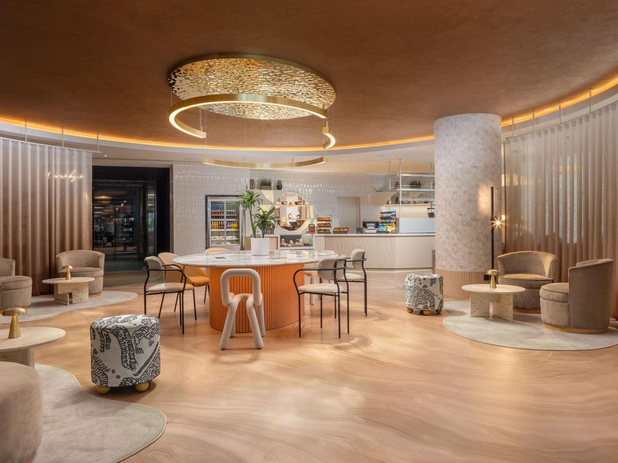 Mercure London Earls Court Екстериор снимка