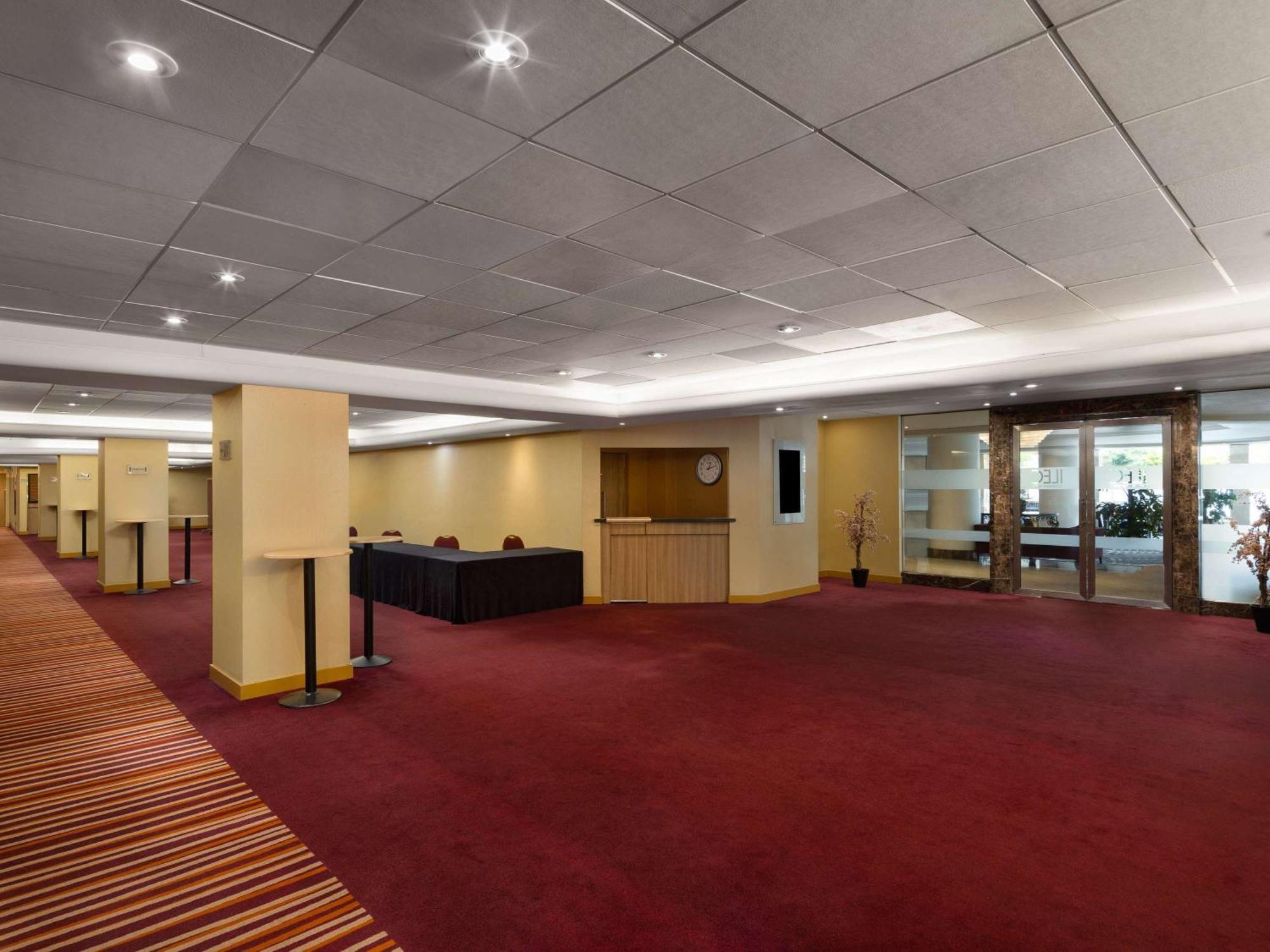 Mercure London Earls Court Екстериор снимка